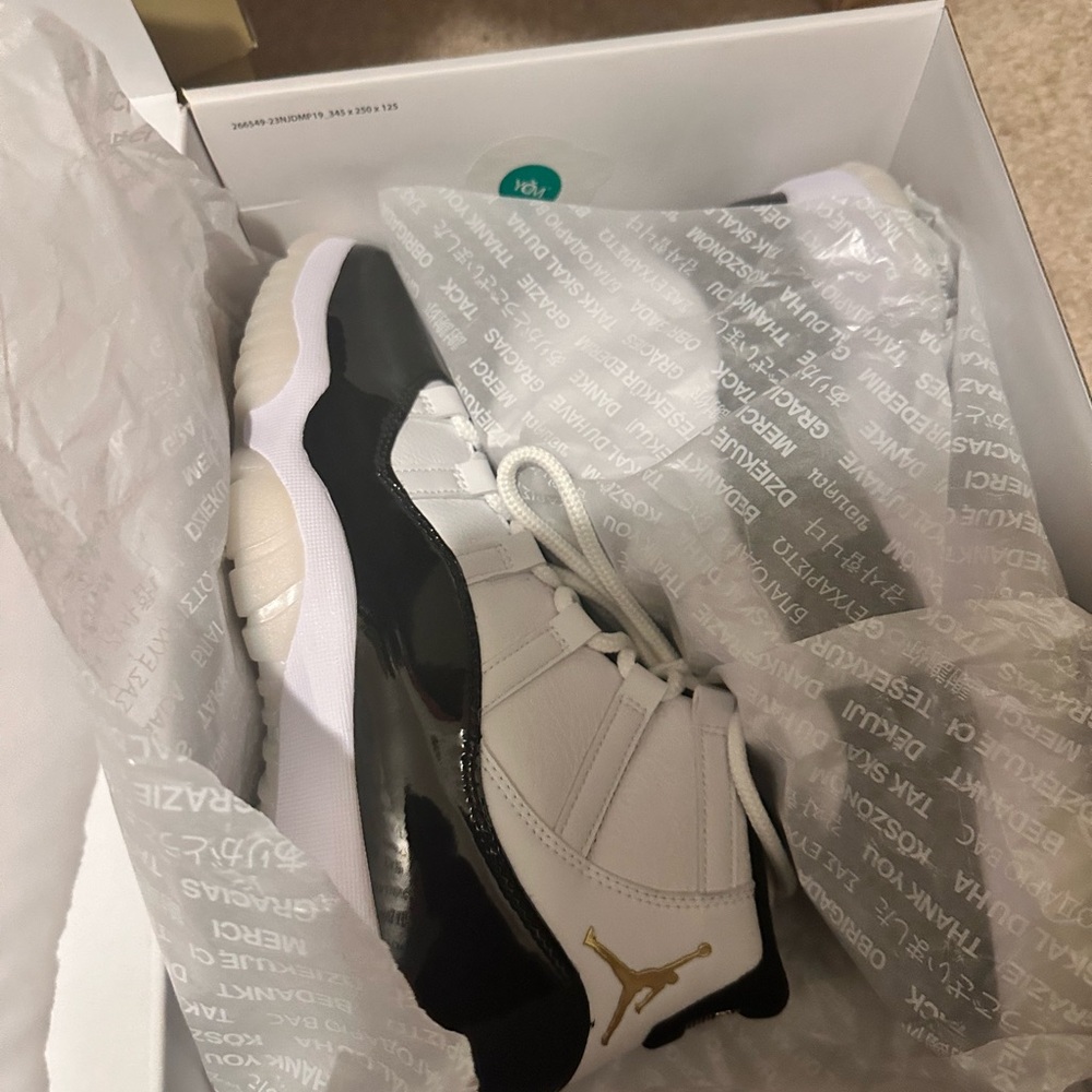 Jordan Sneakers Black White Gold